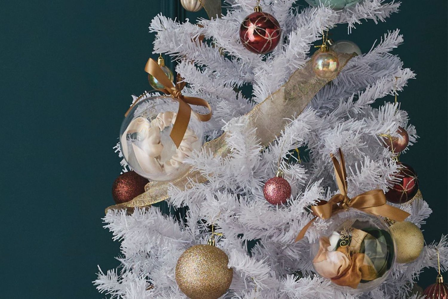 飾って、あけて、2度楽しい。ホリデー気分を高めるアイデアをご紹介