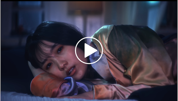 眠れない夜に、音楽を。MV「Midnight Talk」に水彩画柄パジャマが採用されました