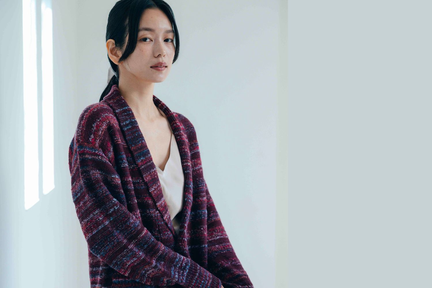 冬の穏やかな時間を彩る、ラウンジスタイル