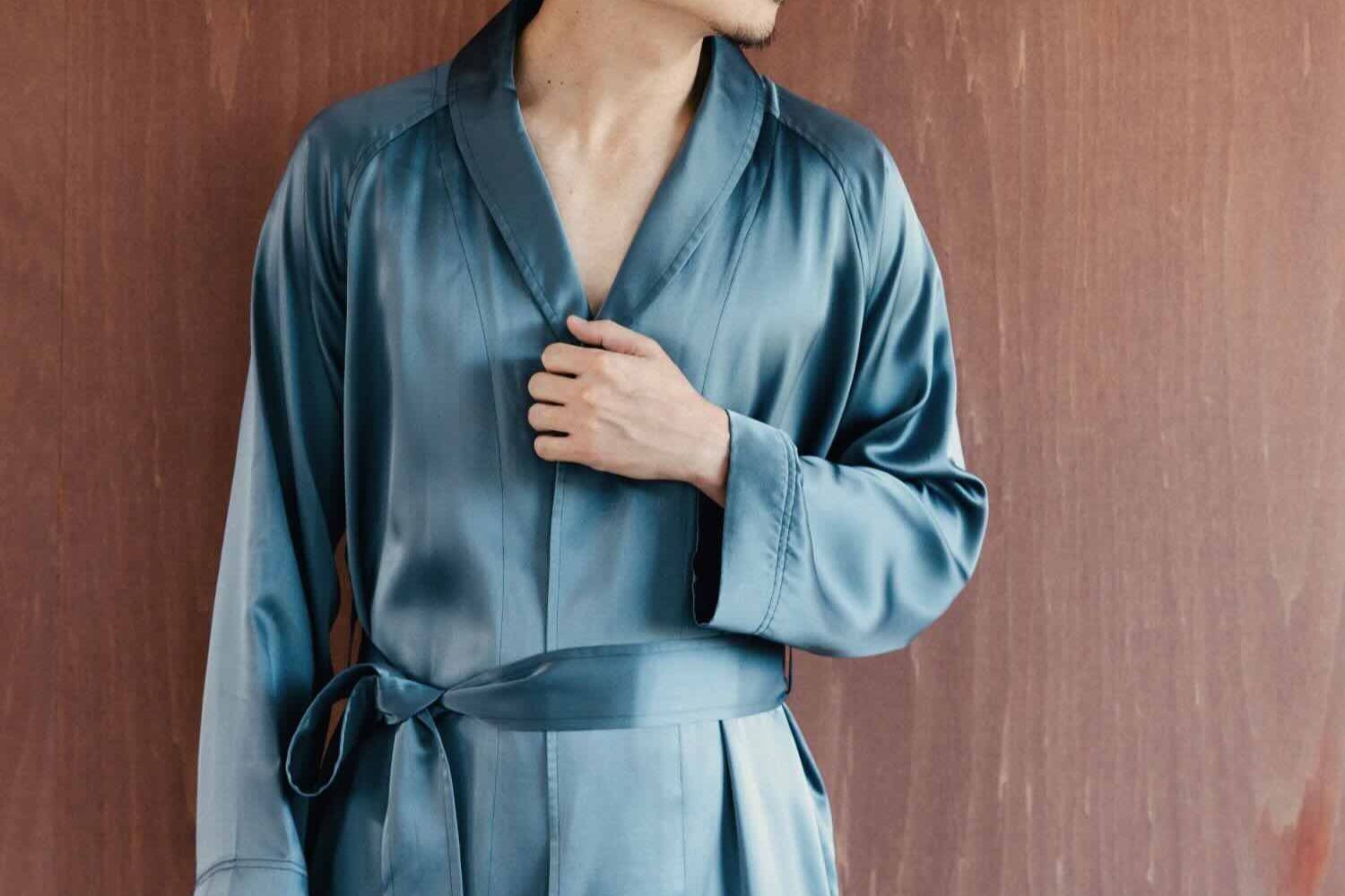 NEW ARRIVAL｜贅沢な生地使いのシルクロングガウンで、エレガンスを纏う。