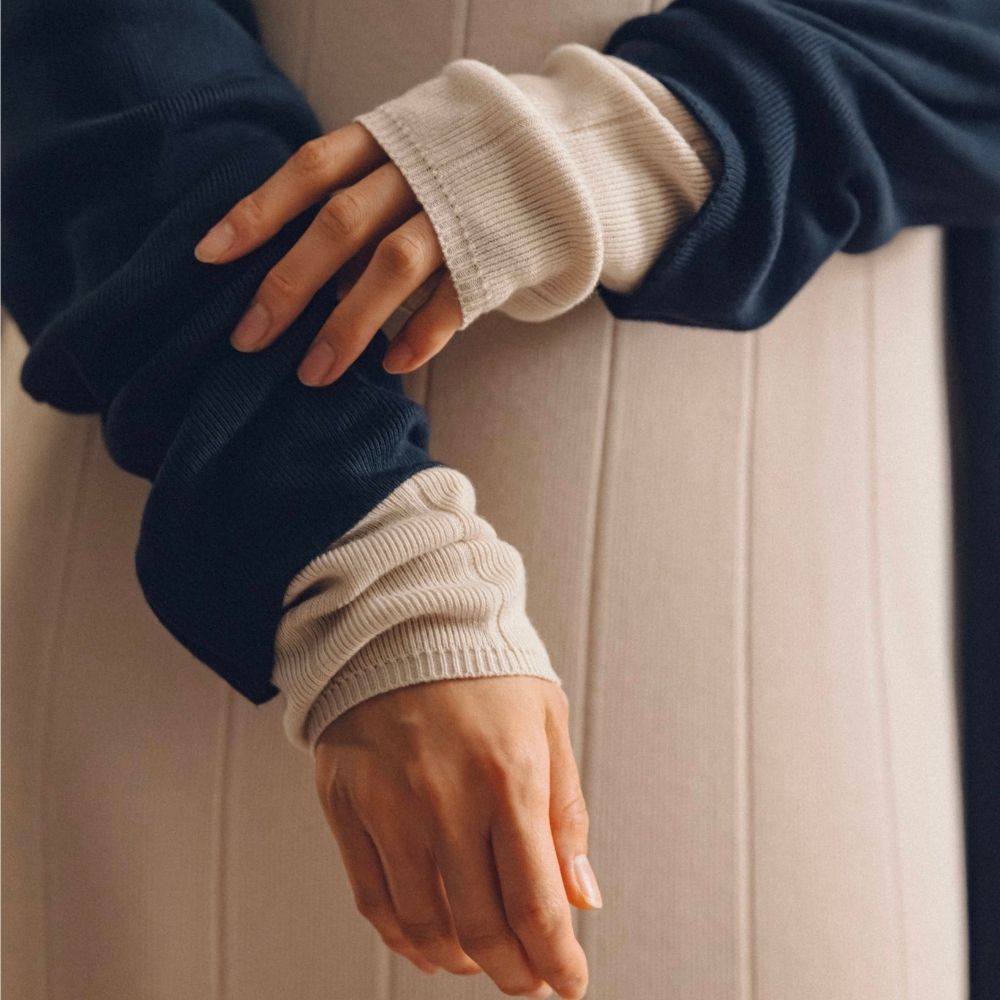 肌寒い夜は、やさしいニットに包まれて