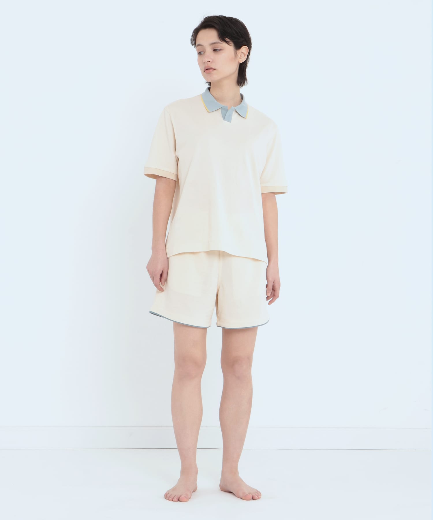 未使用品　ベージュクリーム色プリント　OFF ハーフパンツ オフホワイト 未使用品 ベージュクリーム色プリント OFF ハーフパンツ オフホワイト